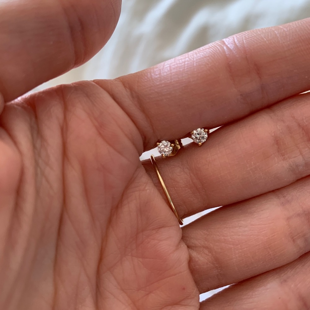 Three-Prong Martini Set Diamond Earrings (gold)